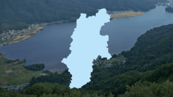 長野県の形のシルエットと、山の上から見下ろした木崎湖と大町の町